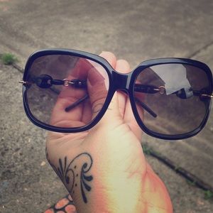 Black Gucci chain sunglasses